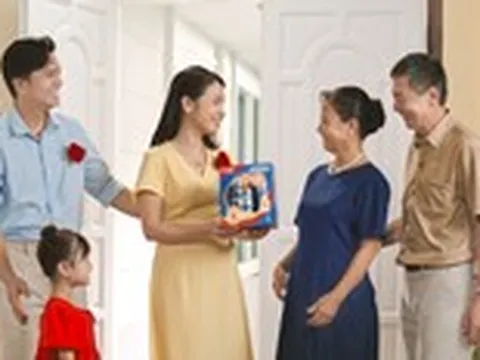 Mùa Vu Lan này, cùng Ensure Gold chăm sóc sức khỏe cha mẹ