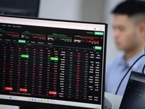 Không chỉ PNJ, 5 mã cũng 'rơi' khỏi nhóm tỉ USD của HOSE