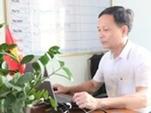 Vượt mọi khó khăn, thầy hiệu trưởng đưa chuyển đổi số lên trường rẻo cao