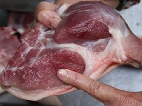 Một sạp đầy thịt lợn, miếng nào mới đáng mua?
