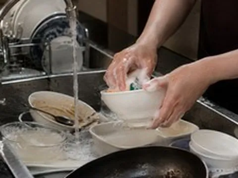 5 kiểu rửa bát càng rửa càng bẩn