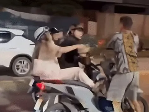 Công an truy tìm người đàn ông hành hung nam thanh niên ở Hà Nội