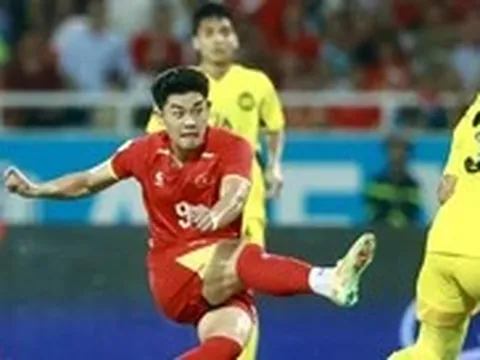 Vì sao Đình Bắc 'sút mãi không vào' mà trận nào Sofascore cũng chấm điểm cao?