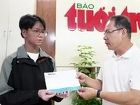 Trao ngay học bổng đặc biệt 50 triệu đồng cho tân sinh viên 24 tuổi đời tràn ngập nỗi đau