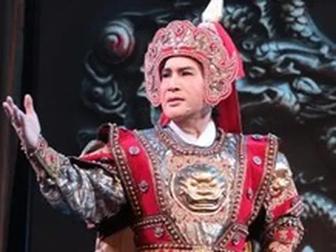 Kim Tử Long, Trịnh Kim Chi làm vua và hoàng hậu trong nhạc kịch phong cách Broadway