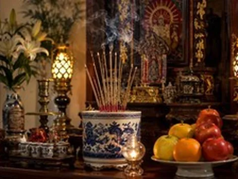 Vì sao có nhà thắp hương rất thơm, có nhà lại cay mắt?