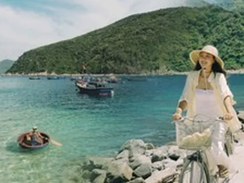 Địa điểm được truyền tai nhau là nơi có nước biển trong nhất Việt Nam, đến nay vẫn chưa từng có khách sạn nào