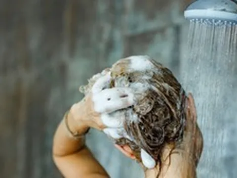 Vì sao không nên gội đầu mỗi ngày?