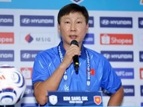 Trực tuyến (16h30): HLV Kim Sang Sik họp báo trước chung kết lượt đi gặp Thái Lan