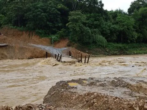 Mưa lớn ở Nghệ An, một người tử vong, hàng trăm hộ dân bị cô lập