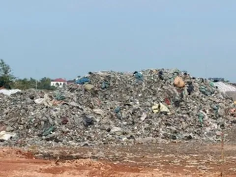 Thi công dự án khu công nghiệp hơn 1.555 tỷ đồng, phát hiện 'núi rác' dưới lòng đất