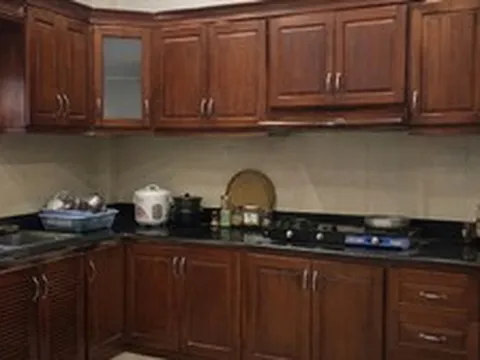 Vì sao ngày càng nhiều gia đình không còn làm tủ bếp có tay nắm? 3 kiểu mở tủ đang dần trở thành xu hướng mới