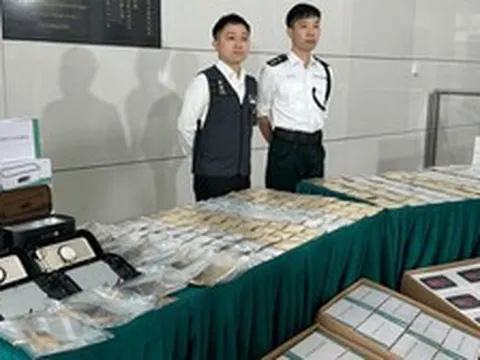 Quét tia X kiểm tra 4.680 máy làm sạch, hải quan phát hiện 453 kg vàng và bạc trị giá hơn 766 tỷ đồng