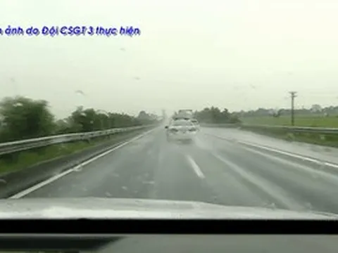 Clip CSGT lái mẫu, chỉ cách ‘chuyển làn, vượt xe’ trên cao tốc