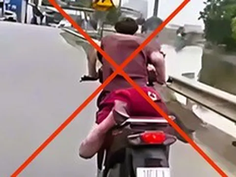 Xử phạt thanh niên nằm trên yên xe 'làm xiếc' trên đường