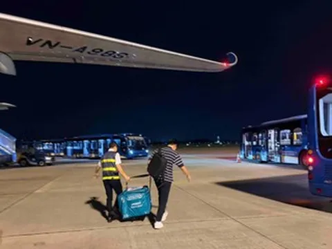 Vietnam Airlines hai lần đổi chuyến bay, kịp thời chở tạng hiến