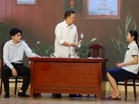 Diễn viên Hữu Nghĩa diễn tiểu phẩm về thuốc lá điện tử để truyền thông phòng chống ma túy