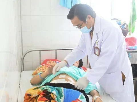 Thiếu niên 15 tuổi nhập viện sau trò đùa tại nhà xưởng
