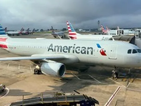 Khoảng 5 hành khách bị bỏng sau khi laptop bốc cháy trên chuyến bay American Airlines