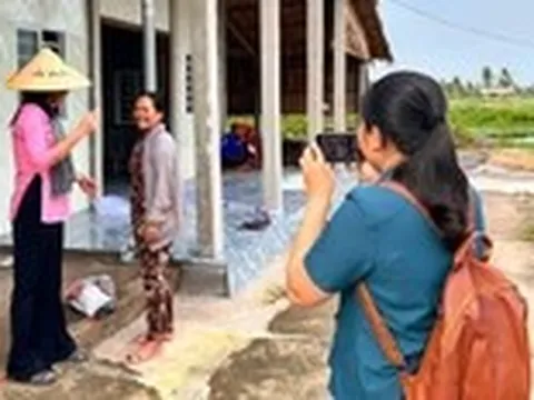 Bí thư xã ở Vĩnh Long lội ruộng, xây kênh quảng bá sản vật địa phương