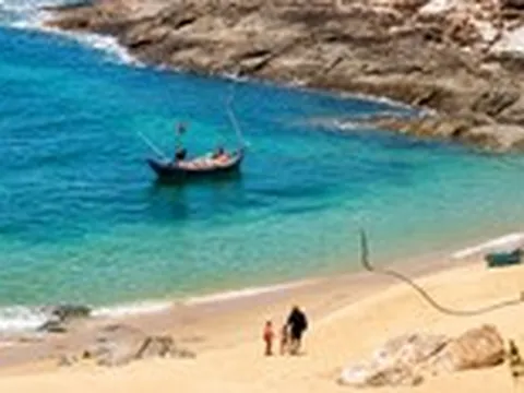 Làng chài ven biển biến cái khó thành 'mỏ vàng' du lịch