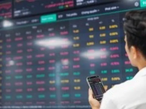Tự doanh mua ròng nhưng khối ngoại 'xả hàng' trong tuần FTSE công bố danh mục