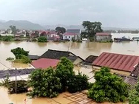 Hình ảnh nhà dân ở Lạng Sơn ngập tới nóc do mưa bão số 4