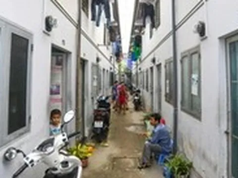 Thu hút nhà máy tỉ USD, đừng quên nhà ở của công nhân