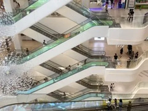 Vì sao nhiều trung tâm thương mại gần như không có cửa sổ?