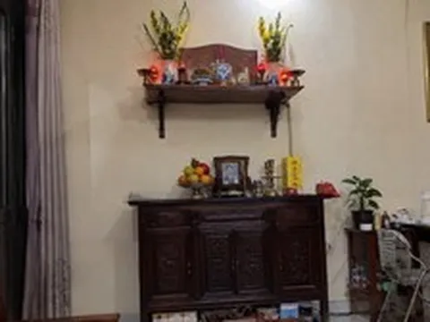 Vì sao bàn thờ tổ tiên thường được đặt ở vị trí cao trong nhà?