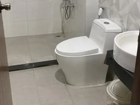 Bồn cầu bị tắc nên làm gì đầu tiên?