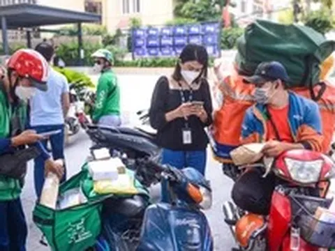 Phụ phí nhiên liệu tăng, phí ship lại đội giá