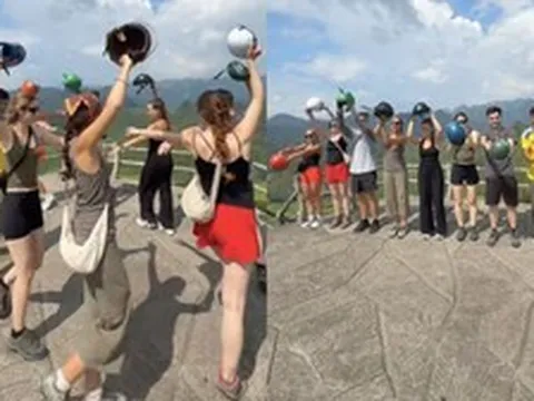Clip đoàn khách Tây Ban Nha múa bài 'Việt Nam quê hương tôi' trên núi gây sốt