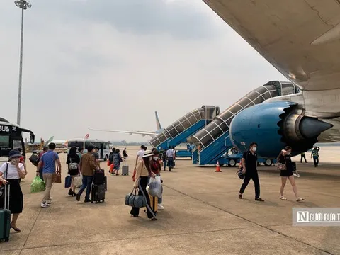Vé Tết 2027 vừa mở bán người xa quê đã lo đường về
