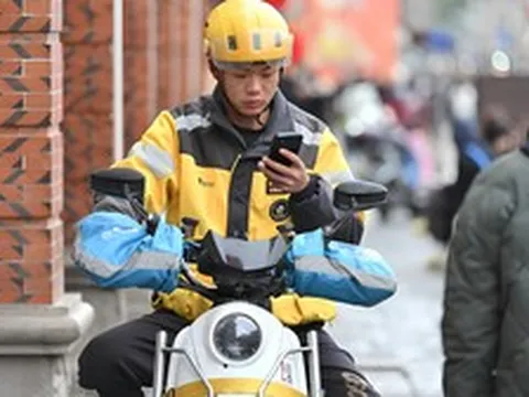 Người đàn ông trúng độc đắc 5,2 triệu bảng Anh sau 30 năm làm shipper