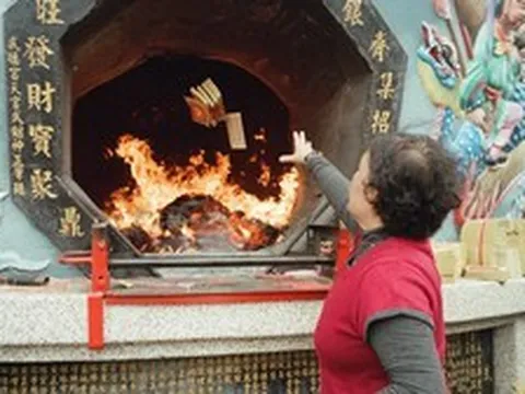 Gần 900 năm trước đã có đề xuất cấm sản xuất, buôn bán vàng mã