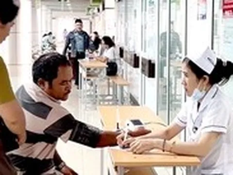 Khám xuyên trưa để phục vụ bệnh nhân ở Đắk Lắk