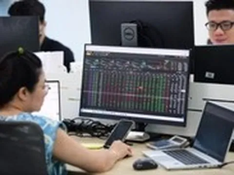 Cổ phiếu ngân hàng bị tự doanh bán ròng 322 tỉ đồng, mạnh nhất 3 tháng