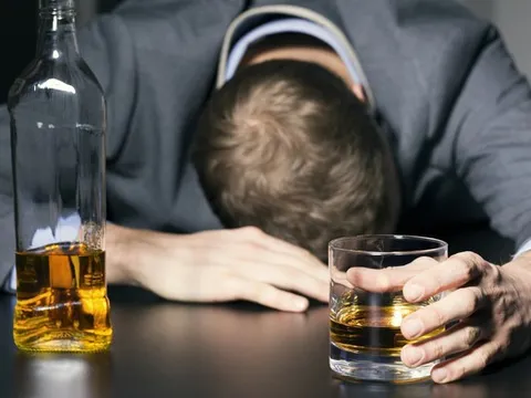 Nhậu liên tiếp 3 ngày "vì công việc", người đàn ông 30 tuổi nhận cảnh báo gấp