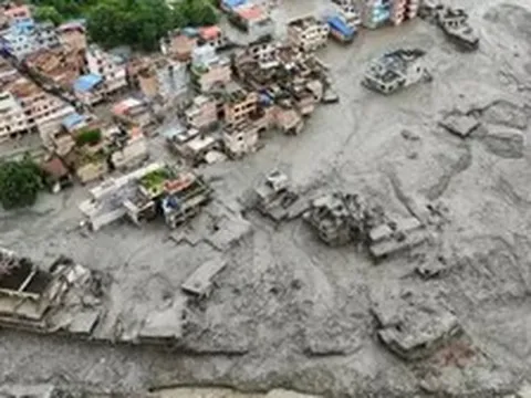 Lũ quét kinh hoàng tại Nepal là "không thể chạy thoát": Dòng bùn lũ di chuyển như "bê tông di động", chuyên gia tiết lộ đường sống duy nhất