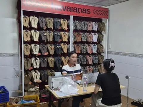 Bắt vợ chồng bán dép giả thương hiệu Havaianas, thu giữ tang vật 7,3 tỷ đồng