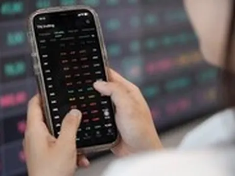 Thao túng cổ phiếu suốt 19 tháng, một cá nhân bị phạt 1,5 tỉ đồng và tước chứng chỉ hành nghề