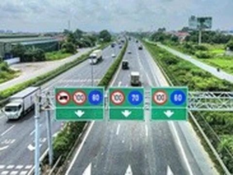 Giữ khoảng cách trên cao tốc: Bạn đọc ủng hộ nhưng lo ngại xe khác 'điền vào chỗ trống'