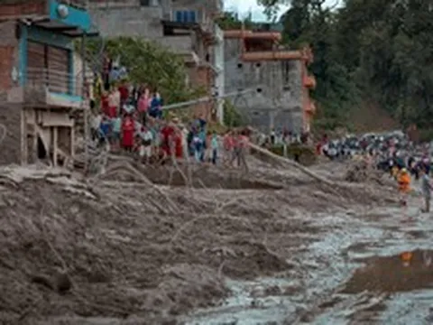 Lũ quét Nepal - Trung Quốc: Số người tử vong tăng lên 469, dòng sông tắc nghẽn do mảnh vụn có nguy cơ ngập lụt trở lại