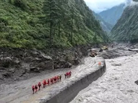 Nepal từ chối các đội cứu hộ nước ngoài sau thảm họa ‘sóng thần trên cạn’