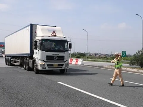 Ùn tắc, CSGT có thể cho ô tô đi ngược chiều cao tốc Pháp Vân - Cao Bồ