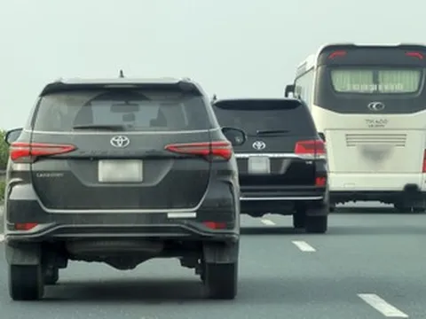 Xe khác tạt đầu, phanh gấp: CSGT có phạt lỗi không giữ khoảng cách?