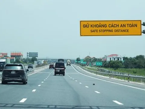Hình ảnh khác lạ trên cao tốc ngày đầu phạt lỗi không giữ khoảng cách