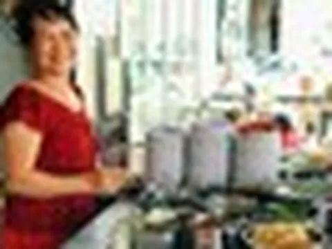 Món Việt giá 15.000 đồng khiến khách Hàn muốn ăn liền 2 phần, từng lọt top 50 ngon nhất thế giới