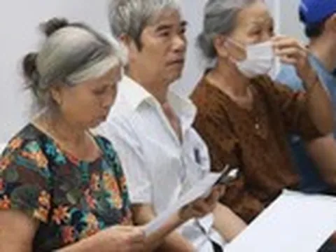 Có bảo hiểm y tế, người dân vẫn tự chi trả cao: Làm sao giảm gánh nặng?